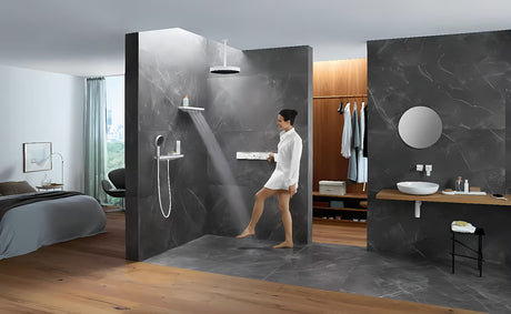 Ročna prha Hansgrohe Rainfinity 130 3jet v mat beli barvi z antracitno pršno ploščo