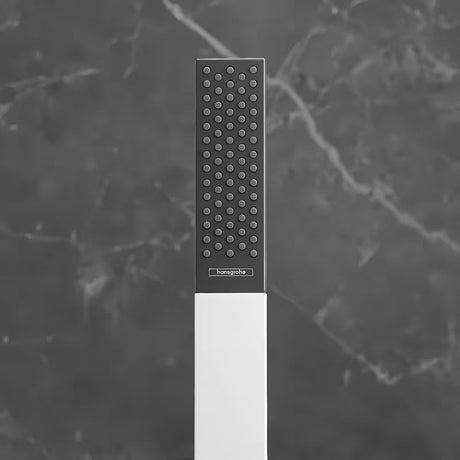 Palična ročna prha hansgrohe Rainfinity 100 1jet v kromu z antracitnim zaključkom s curkom PowderRain.