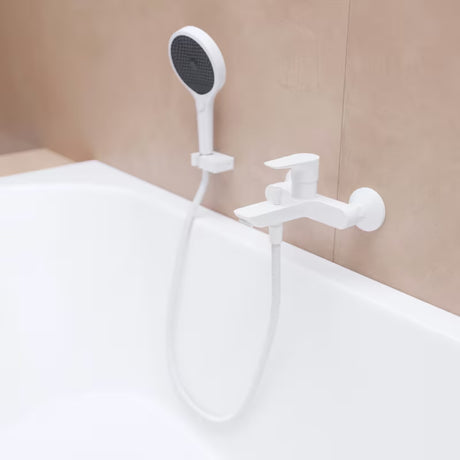 Hansgrohe Talis E stenska armatura za kad v mat beli barvi z ročnim upravljanjem in preklopnikom za prho