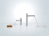 Kromirana armatura za umivalnik Hansgrohe Talis Select E z gumbom Select v sodobnem oglatem dizajnu.