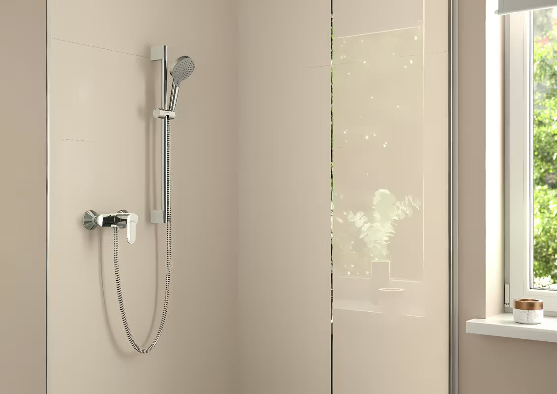 Hansgrohe Vernis Blend stenska pršna enoročna armatura v krom izvedbi