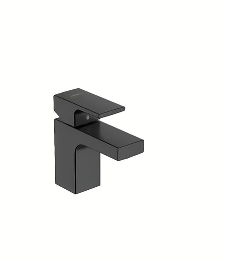 Umivalniška enoročna armatura Hansgrohe Vernis Shape v mat črni barvi z odtokom in z dvižnim drogom.
