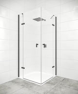 Kvadratna tuš kabina Hüppe Strike New 90x90 cm s prozirnim staklom i profilima u mat crnoj boji.