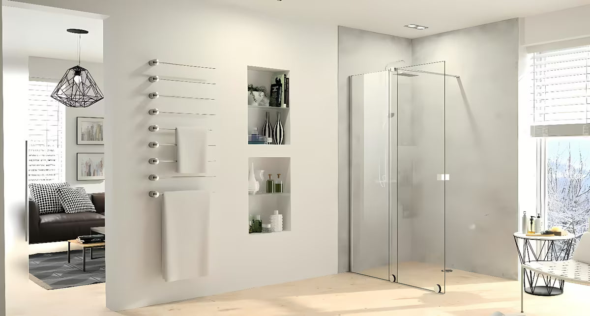 Tuš stena Walk-In Hüppe Xtensa pure 140 cm u sjajnom kromu s prozirnim staklom i kliznim otvaranjem.