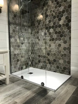 Tuš stena Walk-In Hüppe Xtensa pure 180 cm u sjajnom kromu s prozirnim staklom bez dekora.