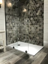 Tuš stena Walk-In Hüppe Xtensa pure 180 cm u sjajnom kromu s prozirnim staklom bez dekora.