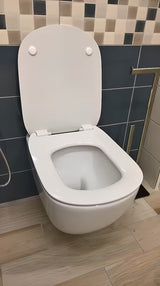 Bel viseča WC školjka Ideal Standard Tesi s tehnologijo AquaBlade in sedežem z mehko Zapiranje Soft Close