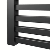 Kombiniran radiator Isan Quadrat v črni mat barvi s sredinskim stenskim priklopom.