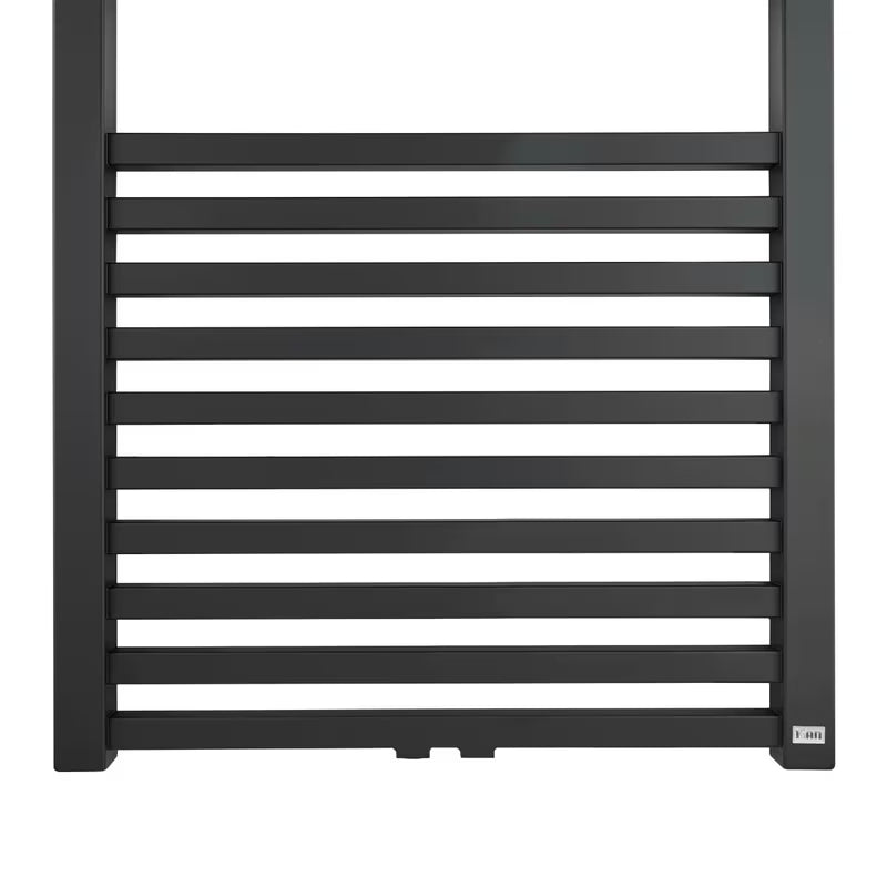 Kombiniran radiator Isan Quadrat v črni mat barvi s sredinskim stenskim priklopom.
