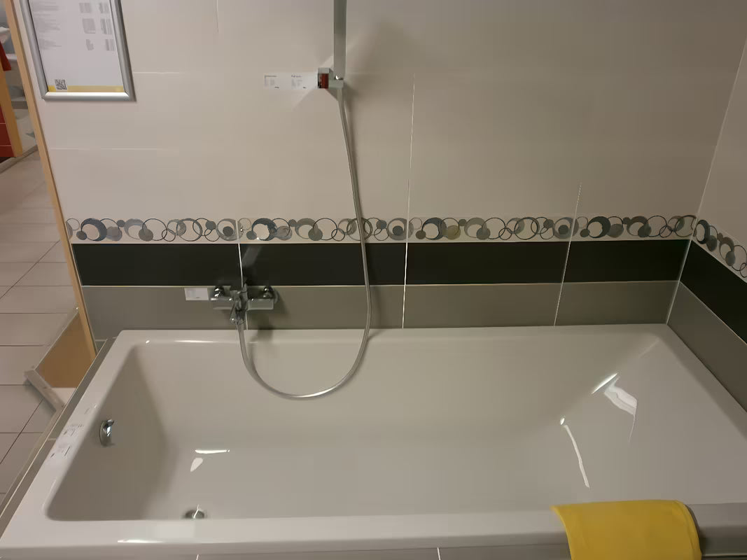 Pravokutna akrilna kada Jika Cubito 170x75 cm s mogućnošću lijeve i desne izvedbe