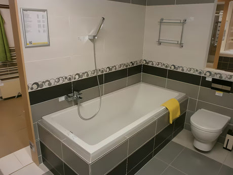 Pravokutna akrilna kada Jika Cubito 180x80 cm s modernim četvrtastim dizajnom