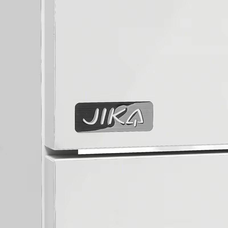 Bijeli ormarić viseča Jika Plan s keramičkim umivaonikom i ladicama s punim izvlačenjem.