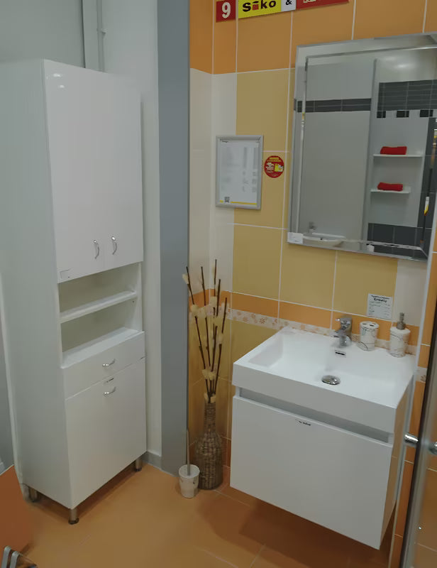 Keramia Pro bela kopalniška omarica v visokem sijaju z odstranljivo košaro za perilo