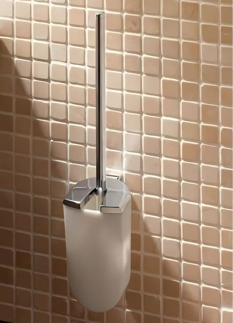 Stenska WC ščetka Keuco Elegance v kromirani izvedbi z brezčasnim dizajnom