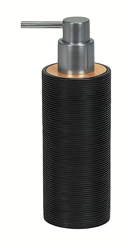 Crni dozirnik za milo Kleine Wolke Kyoto s detaljem od bambusa i fino rebrastom površinom.