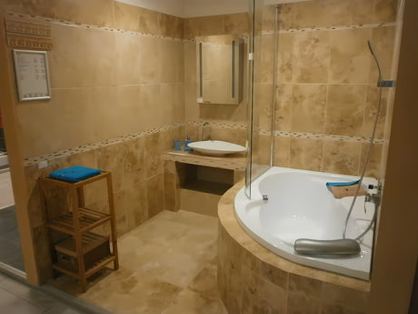 Preklopna stena za kopalno kad Laguna Fortuna 150 cm u krom izvedbi pro asimetričnu kadu Fortuna Plus.