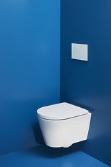Bel WC deska Laufen Kartell iz duroplasta s tihim zapiranjem mehko Zapiranje Soft Close in snemljivo izvedbo.