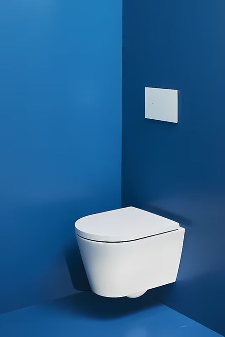 Bel WC deska Laufen Kartell iz duroplasta s tihim zapiranjem mehko Zapiranje Soft Close in snemljivo izvedbo.