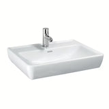 Viseče keramični umivalnik Laufen Pro A 65 x 48 cm v beli barvi z odprtino pro za armaturo na sredini.