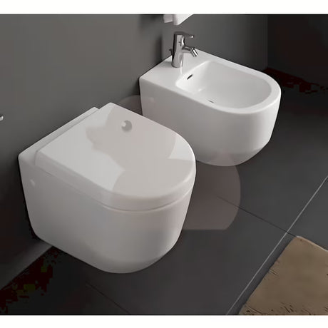 Bel WC deska Laufen Pro iz duroplasta s tehnologijo mehko Zapiranje Soft Close in nerjavnimi tečaji