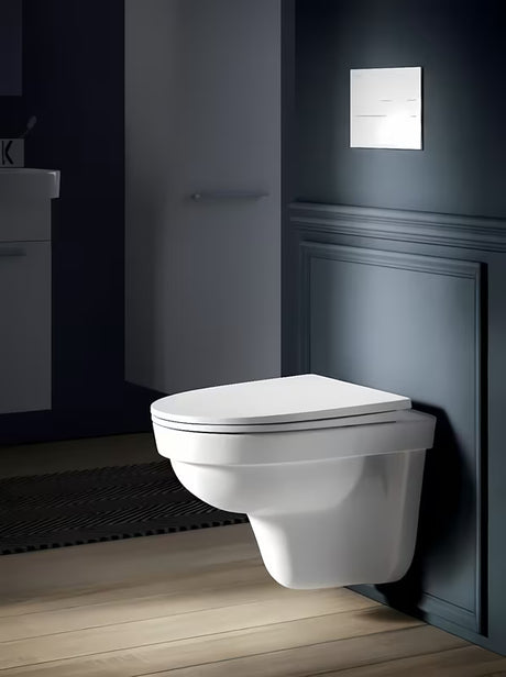 Bel WC deska Laufen Pro Nordic iz duroplasta z mehko Zapiranje Soft Close pro tiho in gladko zapiranje.