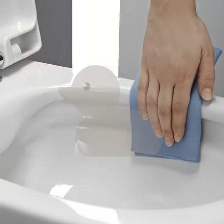 Bijeli viseča WC školjka Laufen Pro s Rimless izvedbom bez ruba i skrivenim pričvršćenjem EasyFit 2.0