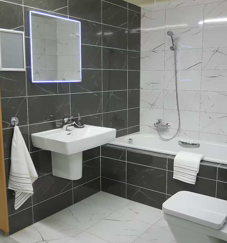 Vakuumski stenski kavelj Multi Ecoloc v izvedbi chrome pro za montažo brez vrtanja na gladke površine.