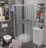 Bijela četvrtkružna akrilna tuš kad 80x80x15 cm s protukliznim utorima