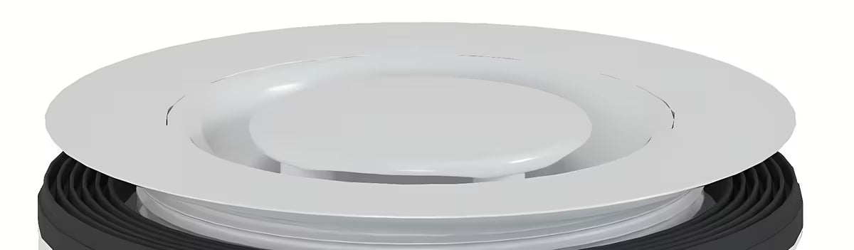 Bijeli dizajnerski sifon za tuš kadu s pokrovčkom, koji ne strši iznad površine kade.