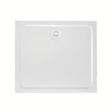 Bijeli dizajnerski sifon za tuš kadu s pokrovčkom, koji ne strši iznad površine kade.