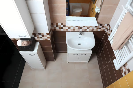 Bela univerzalna omarica pod umivalnikom Multi Praxis pro za prekrivanje sifona in shranjevanje higienskih potrebščin.