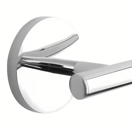 Eleganten držalo za brisače Multi Simple v izvedbi chrome pro za enostavno in pregledno shranjevanje brisač v kopalnici.