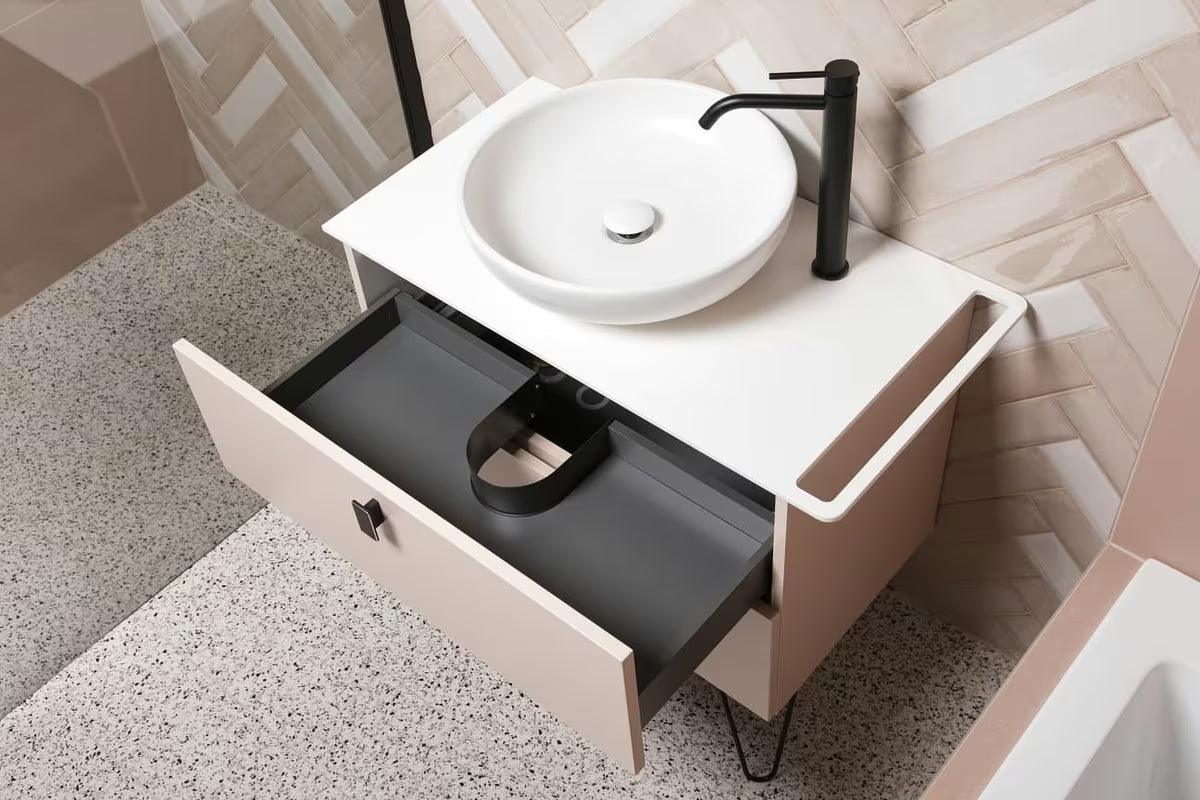 Naturel Art Deco omarica pod umivalnikom na pult v barvi rose beige s črnimi mat akcenti