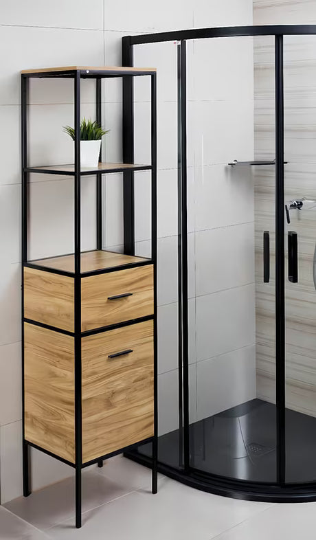 Stoječa regal Naturel Blackframe s črnim kovinskim okvirjem in MDF ploščo v dekorju javorja.