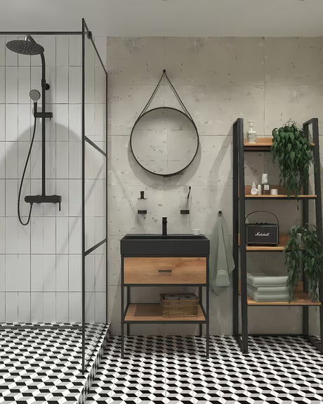 Stoječa regal Naturel Blackframe s crnim metalnim okvirom i MDF pločom u dekoru javora.