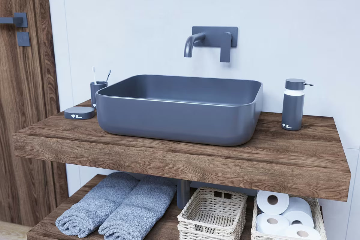 Viseča ploča za umivaonik Naturel Dolce u dekoru hrasta charleston s laminiranom površinom.