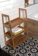 Stoječa regal Naturel Home u dekoru oraha s mat uljenom površinom od masivnog drva.