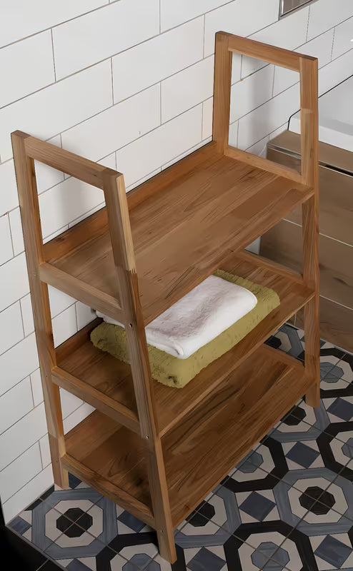 Stoječa regal Naturel Home u dekoru oraha s mat uljenom površinom od masivnog drva.