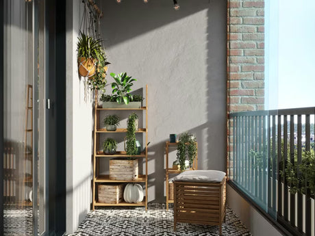 Stoječa regal Naturel Home u dekoru oraha s mat površinom od masivnog drva