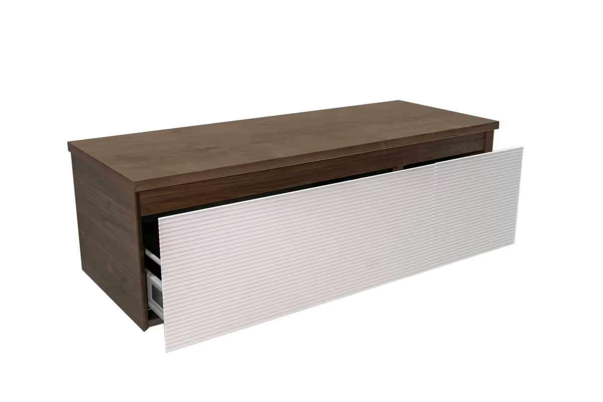 Viseča kopalniška omarica Naturel Monza s pokrivno ploščo v dekorju oreha in z belim rebrastim frontom