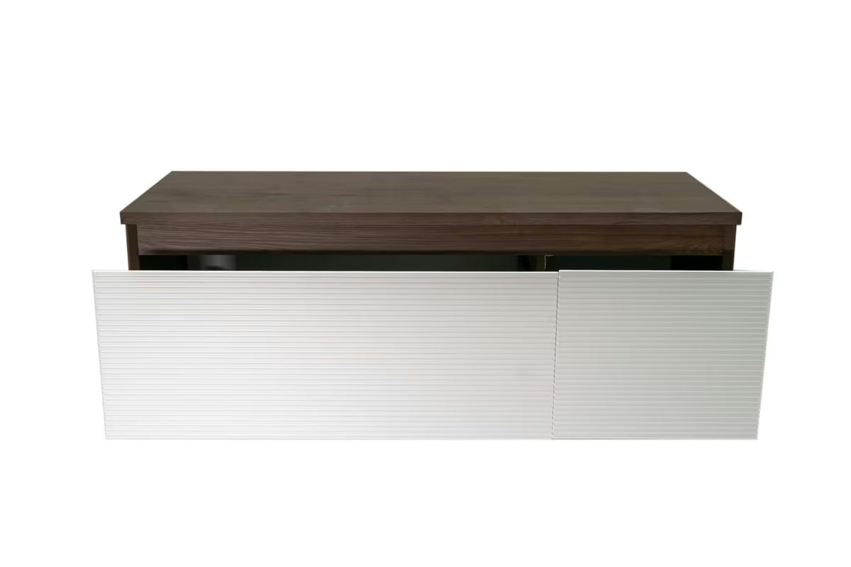 Viseča kopalniška omarica Naturel Monza s pokrivno ploščo v dekorju oreha in z belim rebrastim frontom