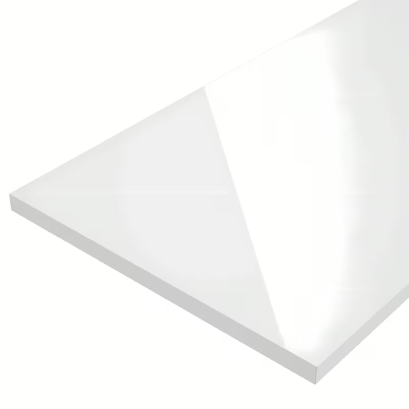 Bela pokrivna plošča Naturel Stilla iz laminirane iverne plošče pro zaključek kopalniške omarice