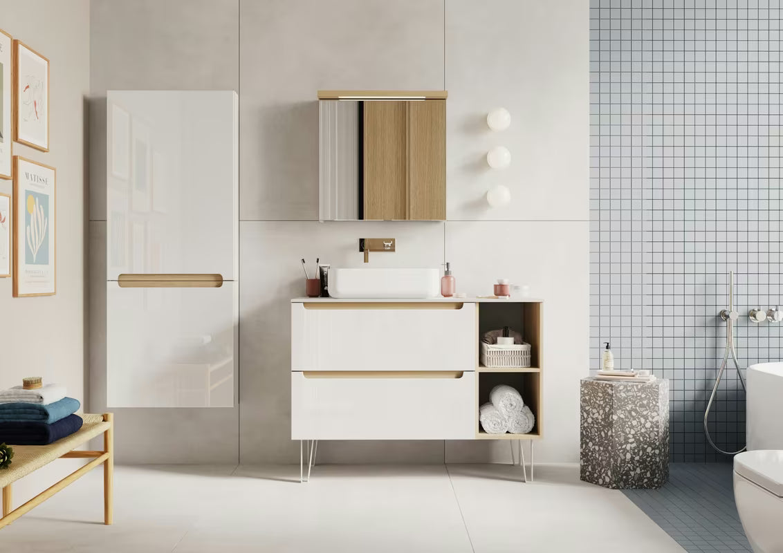 Bijeli omarica z ogledalom Naturel Stilla 60x60 cm s gornjom LED rasvjetom i vratima