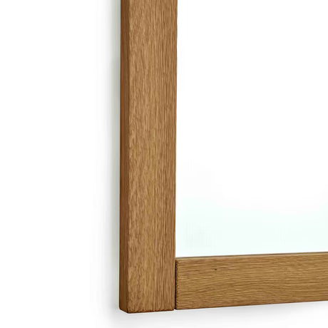 Ogledalo Naturel Wood v masivnem hrastovem okvirju dimenzije 60x80 cm v dekorju hrasta.