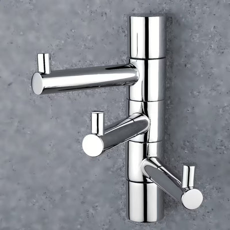 Kromirani trostruki vrtljiv kavelj Nimco Bormo za kupaonicu jednostavnog dizajna.