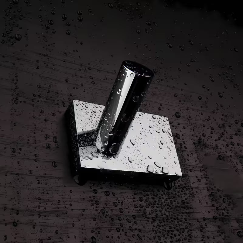 Jednostavni kromirani kavelj Nimco Keira od mesinga za modernu kupaonicu