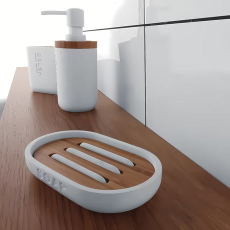 Bijeli dozator za tekući sapun Nimco Kora od polyresina i bambusa.