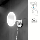 LED kozmetično ogledalo Nimco v krom izvedbi s 5× povečavo in osvetljenim stikalom na dotik.