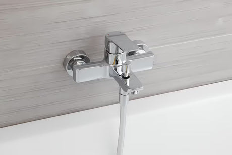 Kromirana stenska enoročna armatura za kad Optima Cube Way brez tuš seta