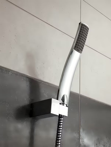 Optima komplet za kad v krom izvedbi z ročno prho, držalom in tuš cevjo